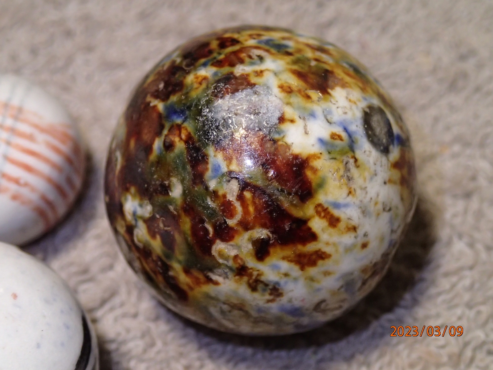 Ceramic marbles with stilt marks General Marble & Glass Chat Marble